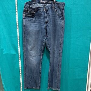 Wrangler Men's Retro Relaxed Fit Blue Jeans
